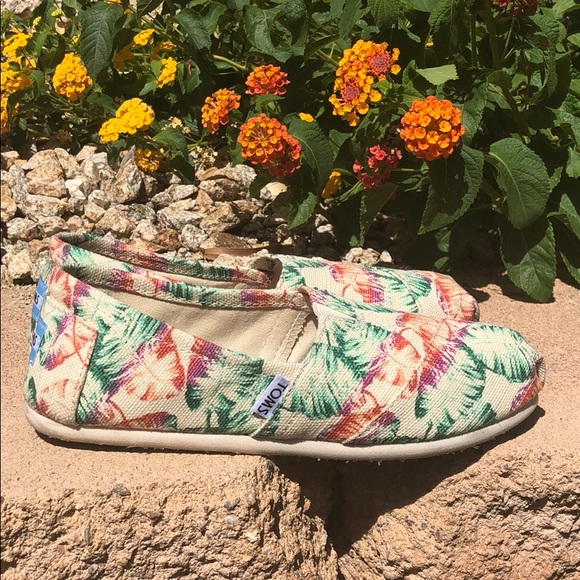 TOMS SHOES SIZE 6.5 W - Picture 2 of 6